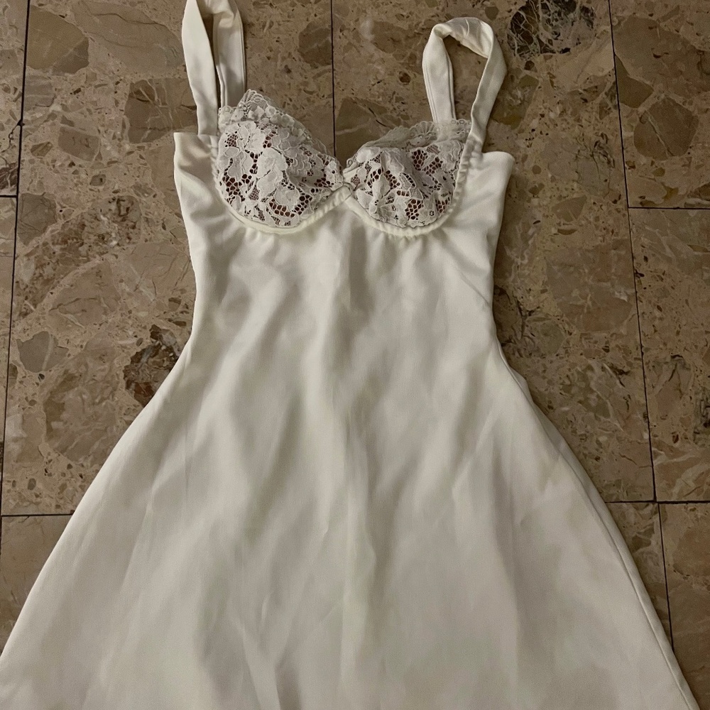 House of CB ‘Adriana’ Ivory Satin and Lace Dress